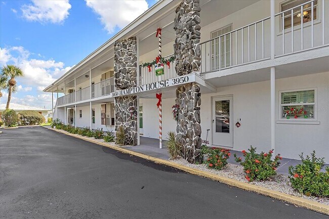 Building Photo - 3950 Roxane Blvd