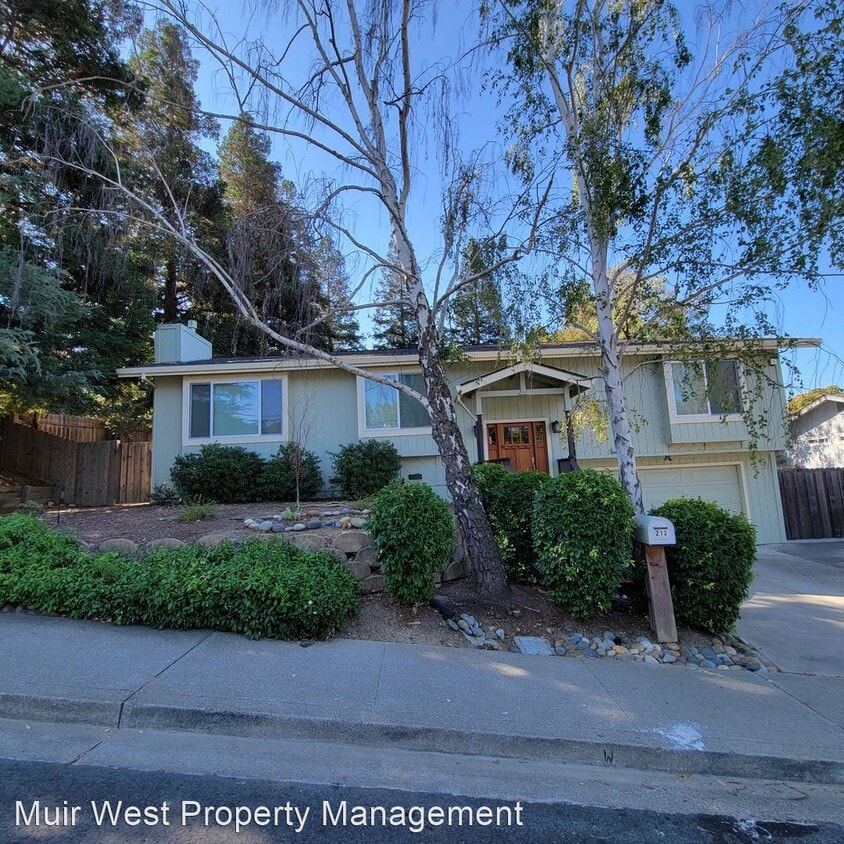 Primary Photo - 3 br, 2 bath House - 213 Midway Drive