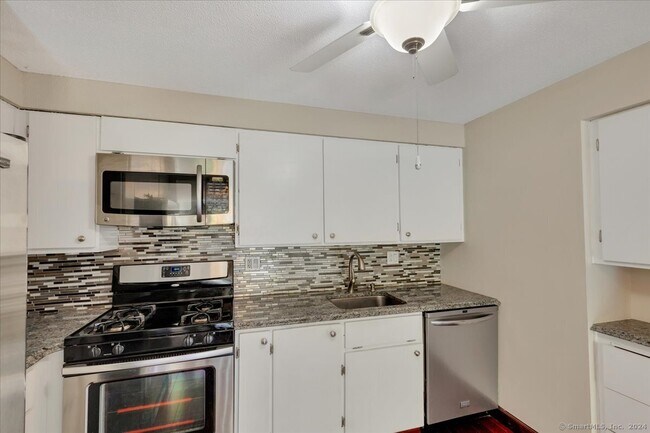 Foto del edificio - 369 Walden Green Rd