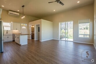 Building Photo - 2141 Redcliff Cir