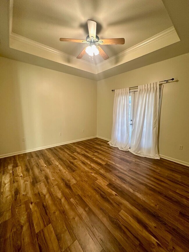 Building Photo - 14371 Whispering Oaks Dr