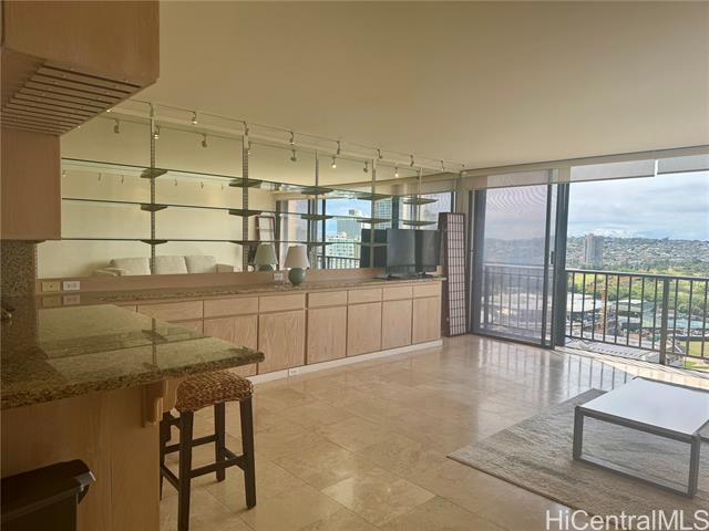 Foto del edificio - 2444 Hihiwai St