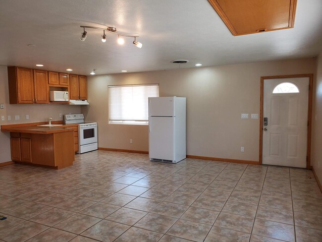 Kitchen area - 230 Yale Pl