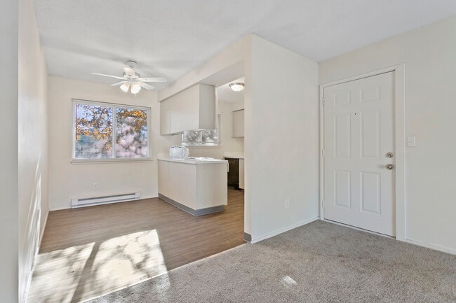 Building Photo - Emerald Grove Apartments