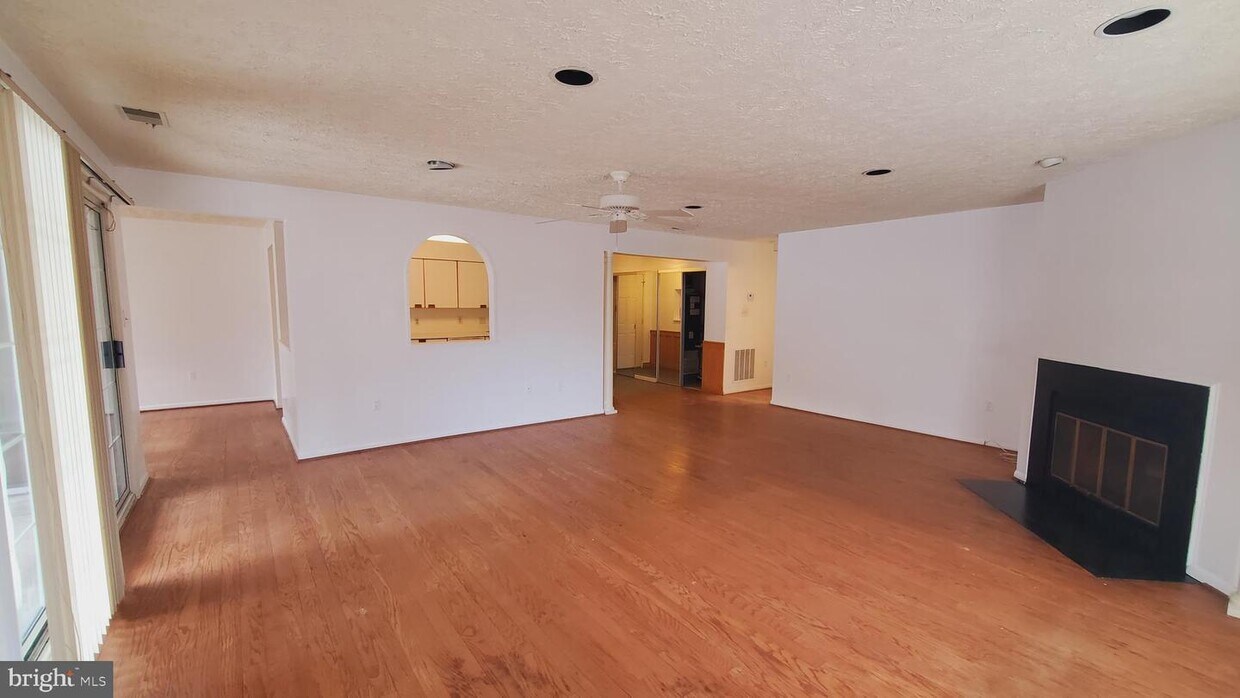 Primary Photo - 2211 Woodbox Ln