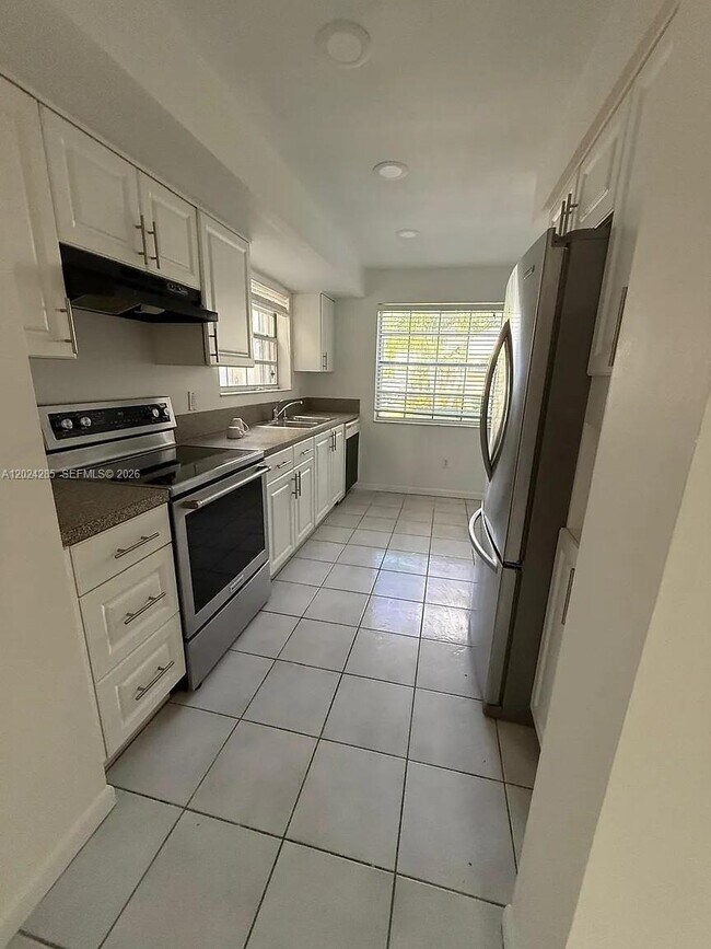 Foto del edificio - 2621 SE 21st Ct