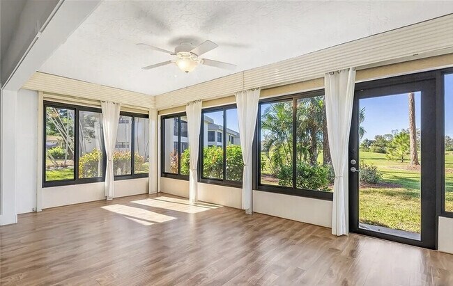 Foto del edificio - 5625 Trailwinds Dr