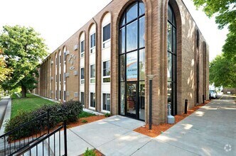 Building Photo - 2525 3rd Ave S