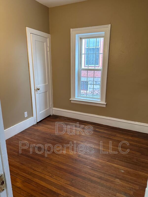 Building Photo - 47 Grover St
