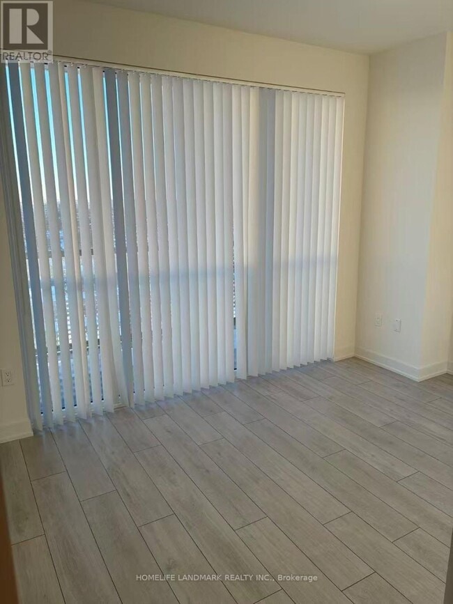 Building Photo - 5858 Yonge St