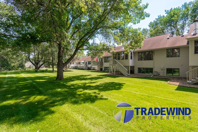 Building Photo - 1329 Sunview Dr