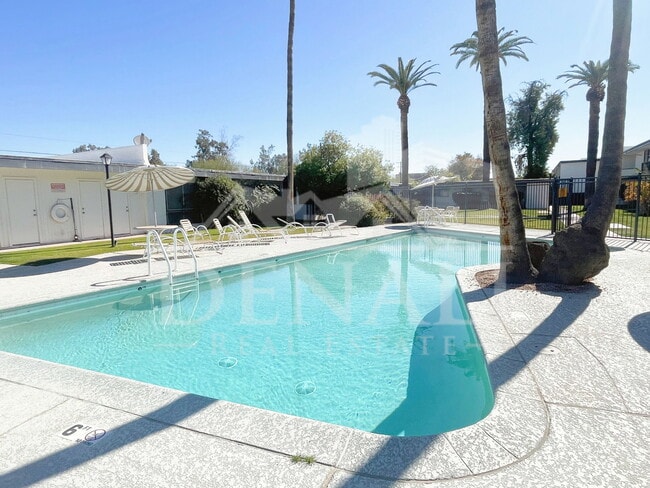 Photo - 3242 E Camelback Rd Apartment