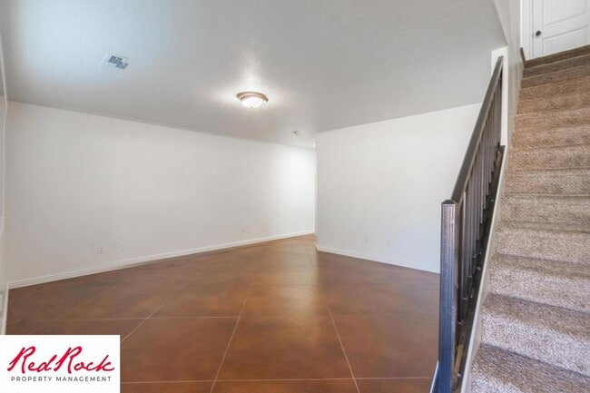Foto del edificio - DOG-FRIENDLY 3 Bedroom Townhome with INTERNET INCLUDED!