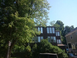 Building Photo - 33 Lawn St