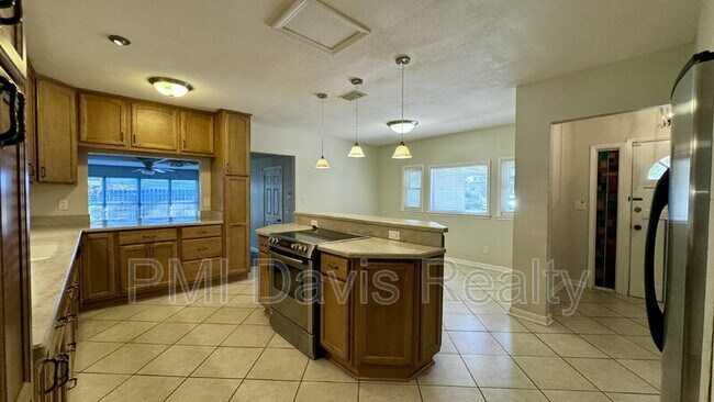 Foto del edificio - 2543 Holly Point Rd W