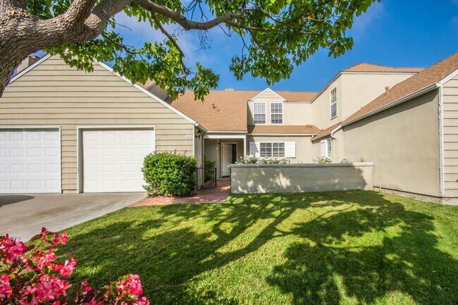 Building Photo - Bright Beautiful Tamarack Point Townhome!