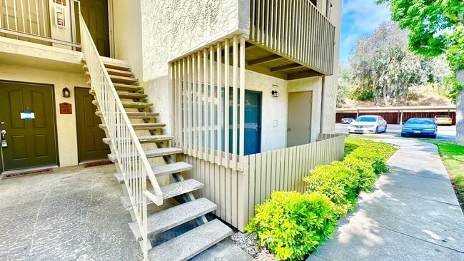 Building Photo - Light, Bright, and Lovely Ground Level Con...