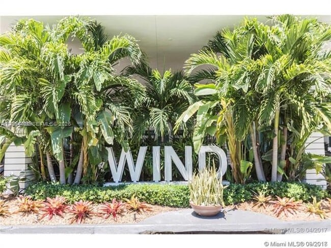 Foto del edificio - 350 S Miami Ave