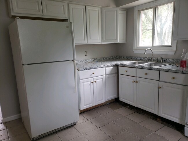 Foto del edificio - 682 Oswego Ave