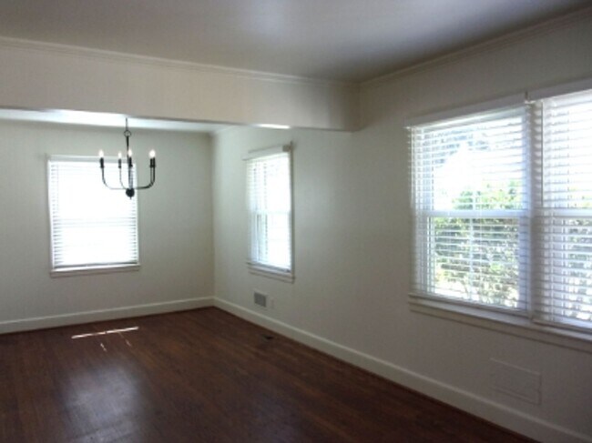 Foto del edificio - Charming 2 Bedroom 1 Bath Home in the Highly Desirable College Avenue Neighborhood