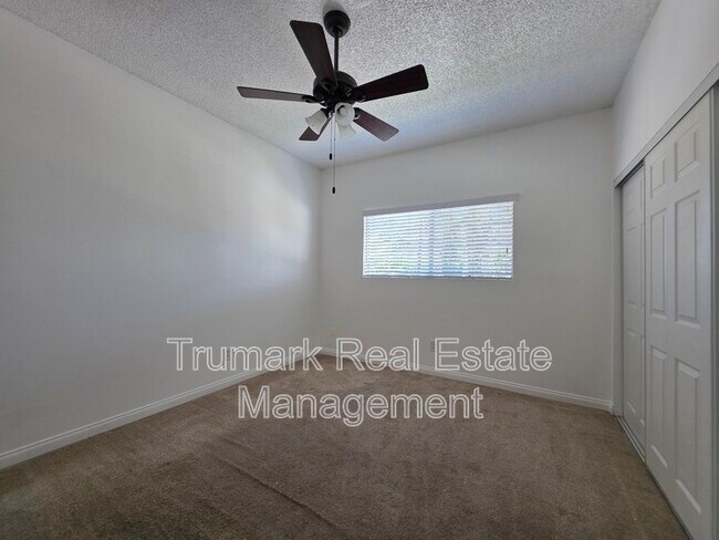 Foto del edificio - 14605 Burbank Blvd