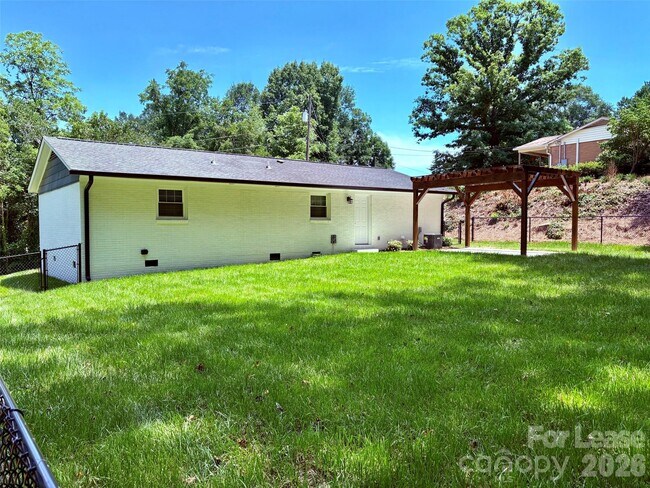 Foto del edificio - 231 Oak Dr