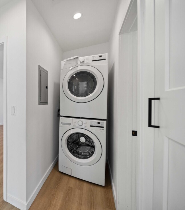 Laundry in unit - 1304 N Cordova St