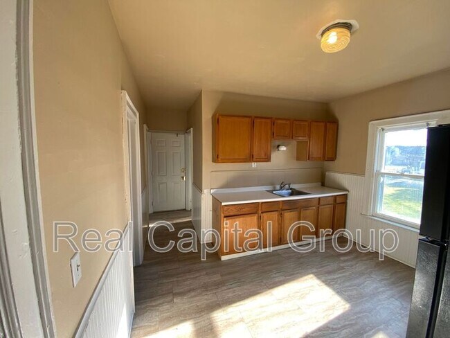Foto del edificio - 408 Woodlawn Ave
