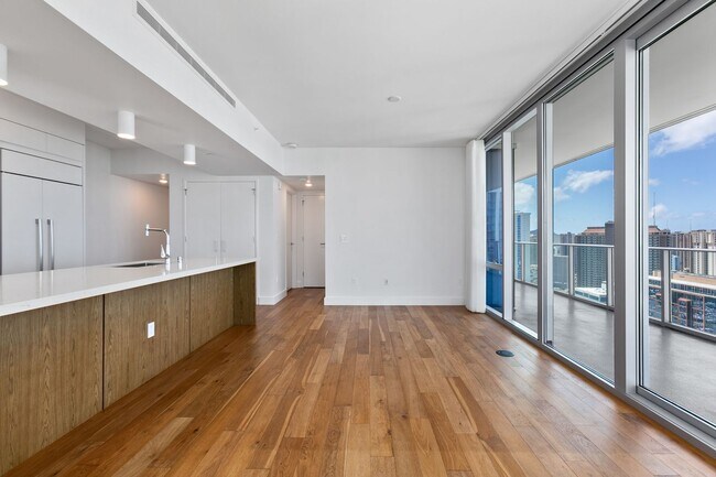 Foto del edificio - Stunning 3BD/3BA/2PRKG Residence at Azure Ala Moana