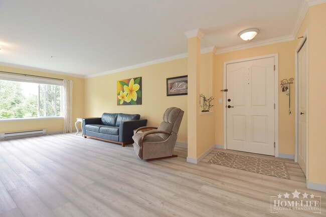 Building Photo - Spacious 2-Bedroom + Den Condo in Prime La...
