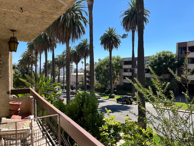 Foto del edificio - 1750 Camino Palmero St