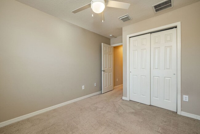 Building Photo - Beautiful Riverview Townhome