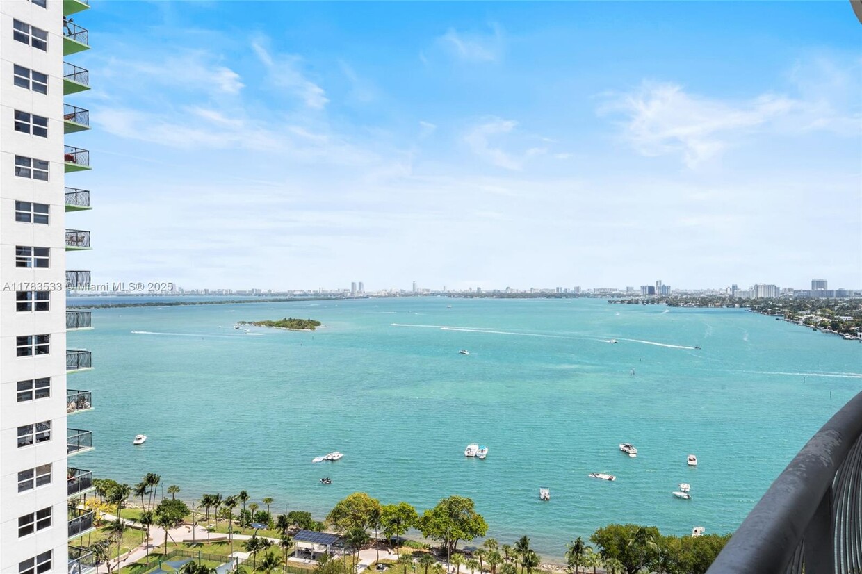 Foto principal - 1750 N Bayshore Dr