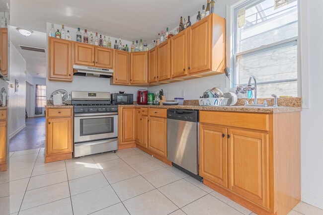 Building Photo - 65 Clifton Pl