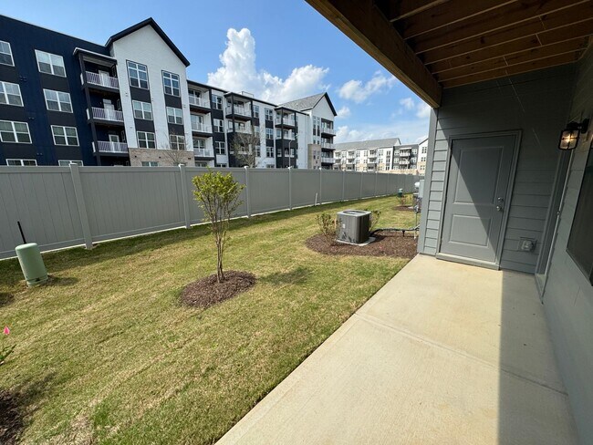 Foto del edificio - 4707 Cypress Tree Ln