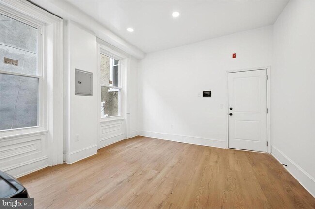 Foto del edificio - 1637 W Girard Ave