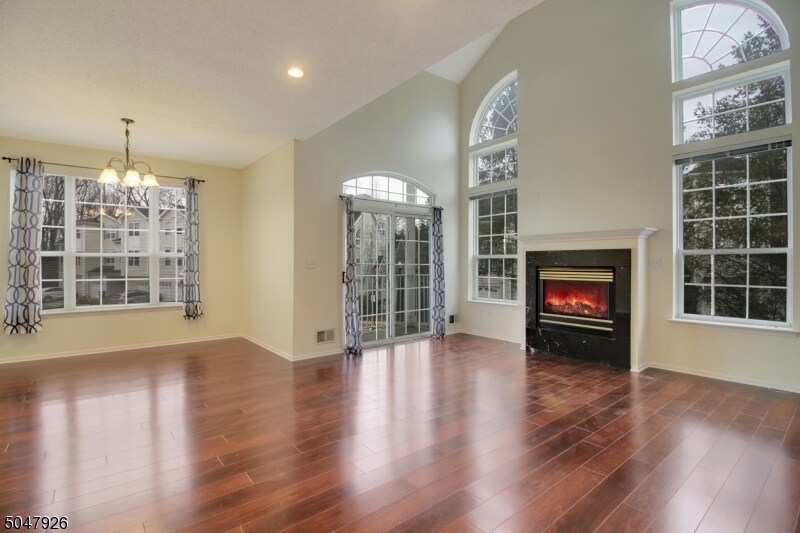 Foto principal - 73 Hancock Dr
