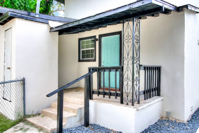 Foto del edificio - 438 Pruitt Ave