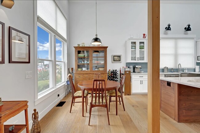 Building Photo - 532 S Branciforte Ave