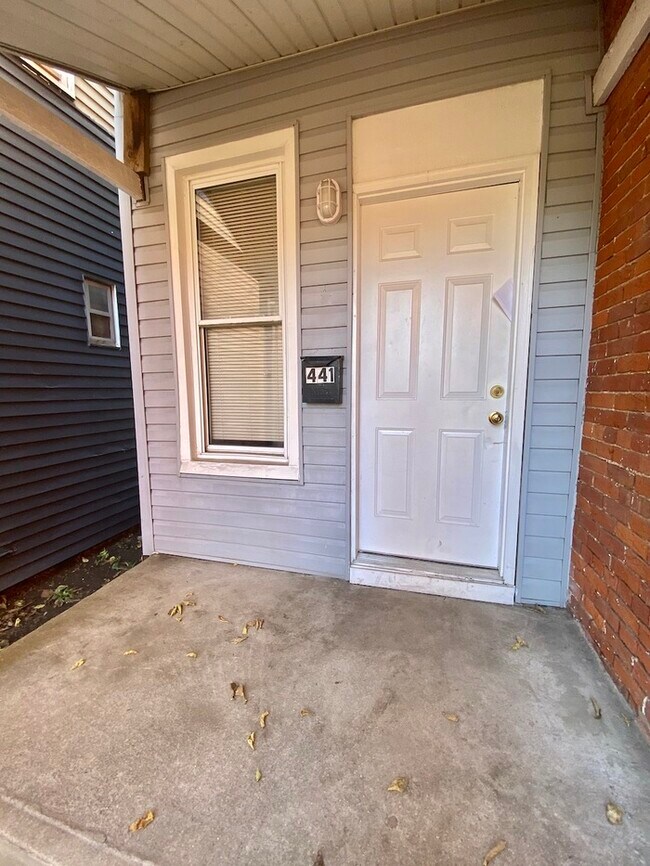 Building Photo - Nice Hamilton Rental with Yard!