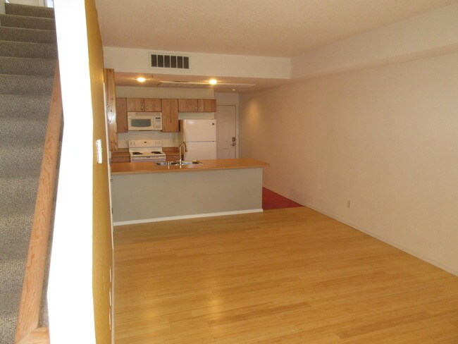 Foto del edificio - 702 Broadway Blvd SE