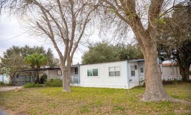 Building Photo - 910 S Palmera Dr