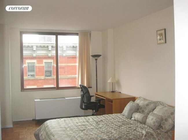 Foto del edificio - 393 W 49th St