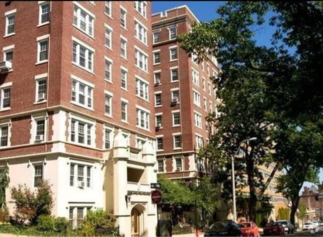 Building Photo - 1450 Beacon St