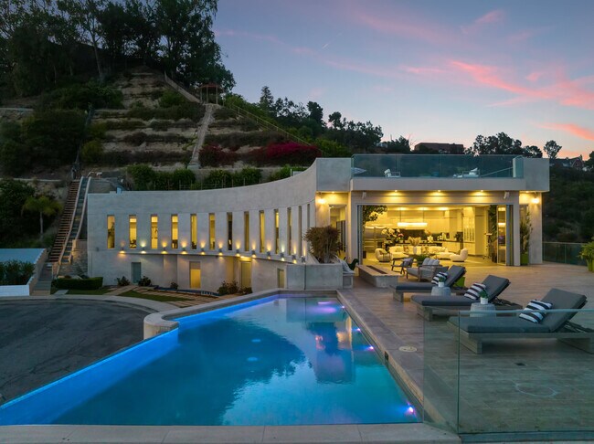 Foto del edificio - 9369 Nightingale Dr