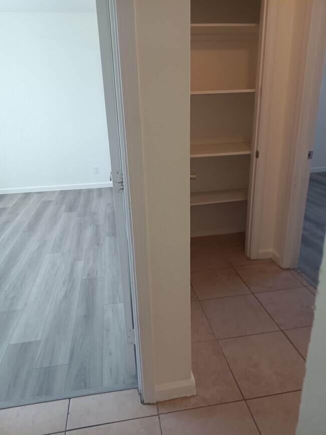 Foto del edificio - 43720 Hardwood Ave