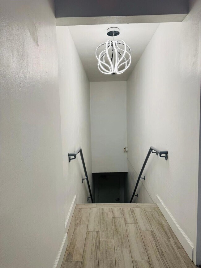 Building Photo - 229 E Commercial Blvd