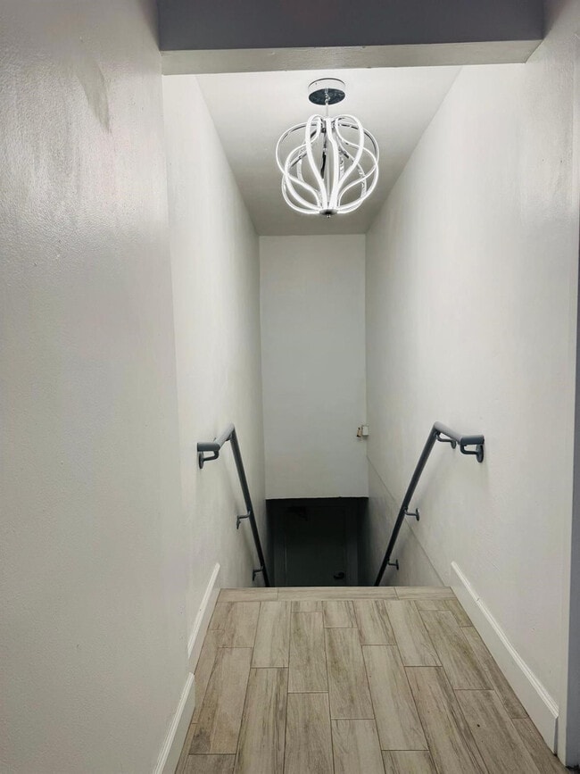 Foto del edificio - 229 E Commercial Blvd