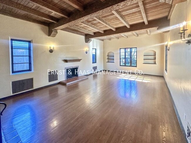 Building Photo - 601 Termino Ave