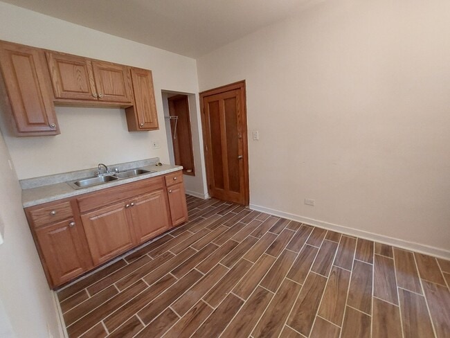 Foto del edificio - 3434 W Marquette Rd